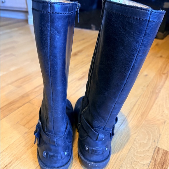 UGG Rosen Leather Riding Boots with Cream Sheepskin Lining - Picture 3 of 9